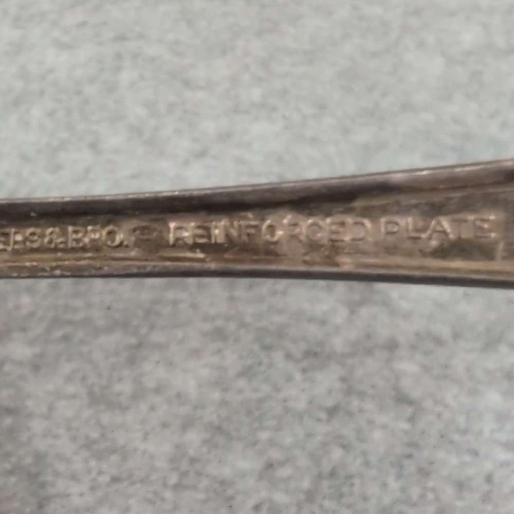Rogers & Bro. Reinforced Plate Serving Fork Silver Tone Ornate Handle - Picture 5 of 5